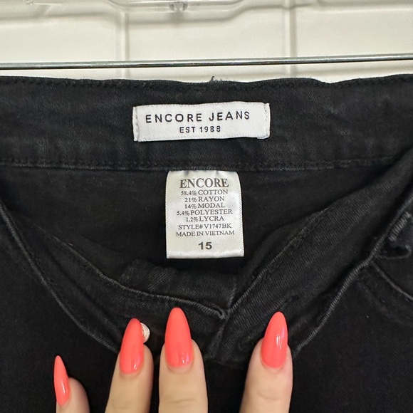 Encore Women's Black Distressed Ankle Jeans - Picture 4 of 5